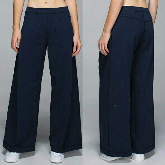 lululemon athletica Pants - Lululemon Wide Leg Forward Fold Trouser Size 4